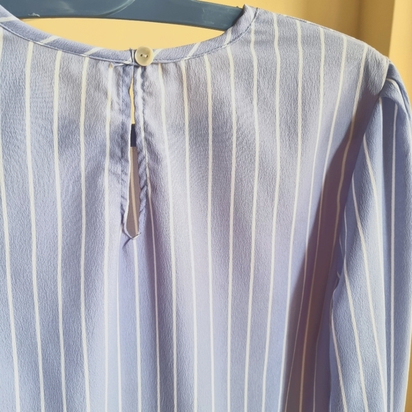 Bell sleeve vertical striped Shift dress. - Picture 3 of 8